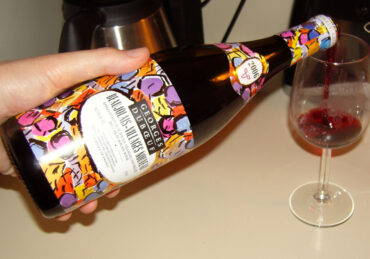 Beaujolais nouveau (foto de Bradley P Johnson, Wikimedia, CC2)